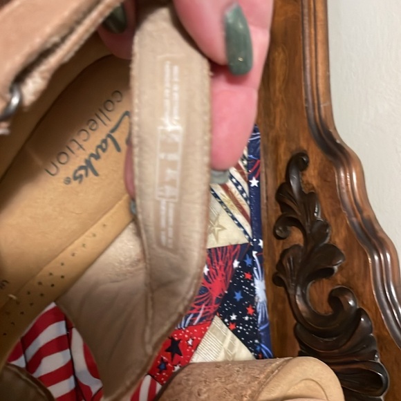 Clark’s Collection Tan wedges with comfortable 3” heels that are fun to wear. - Picture 2 of 5